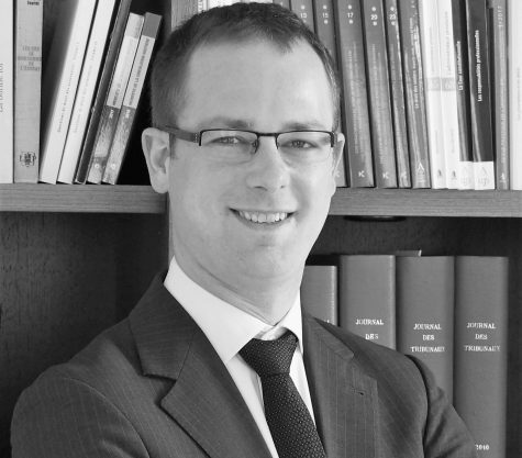 Photo en noir et blanc de l’avocat Aurélien Bortolotti